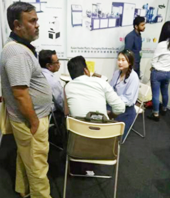 la exposición de Bangladesh de la empresa de máquinas cortadoras no tejidas