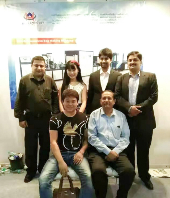 la exposición india de la empresa de máquinas de sellado de asas