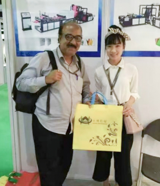 la exposición india de la empresa de máquinas de sellado de asas