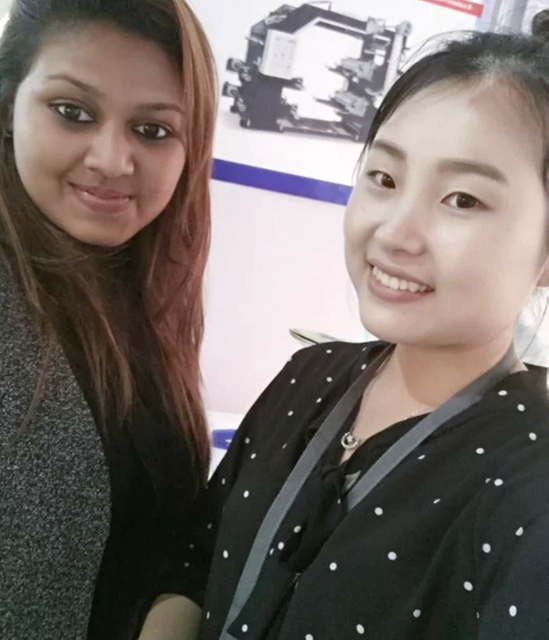 la exposición india de la empresa de máquinas de sellado de asas