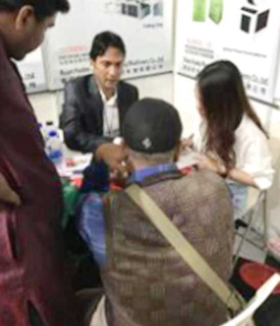 la exposición de Bangladesh de la empresa de máquinas cortadoras no tejidas