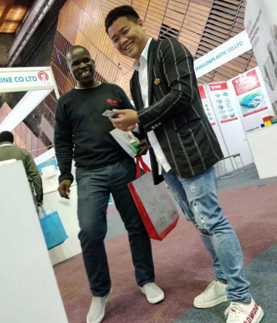 la exposición de kenia de la fábrica de máquinas para fabricar bolsas no tejidas