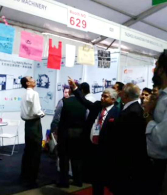 la exposición de Bangladesh de la empresa de máquinas cortadoras no tejidas