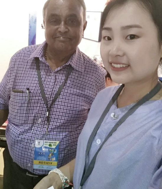 la exposición india de la empresa de máquinas de sellado de asas